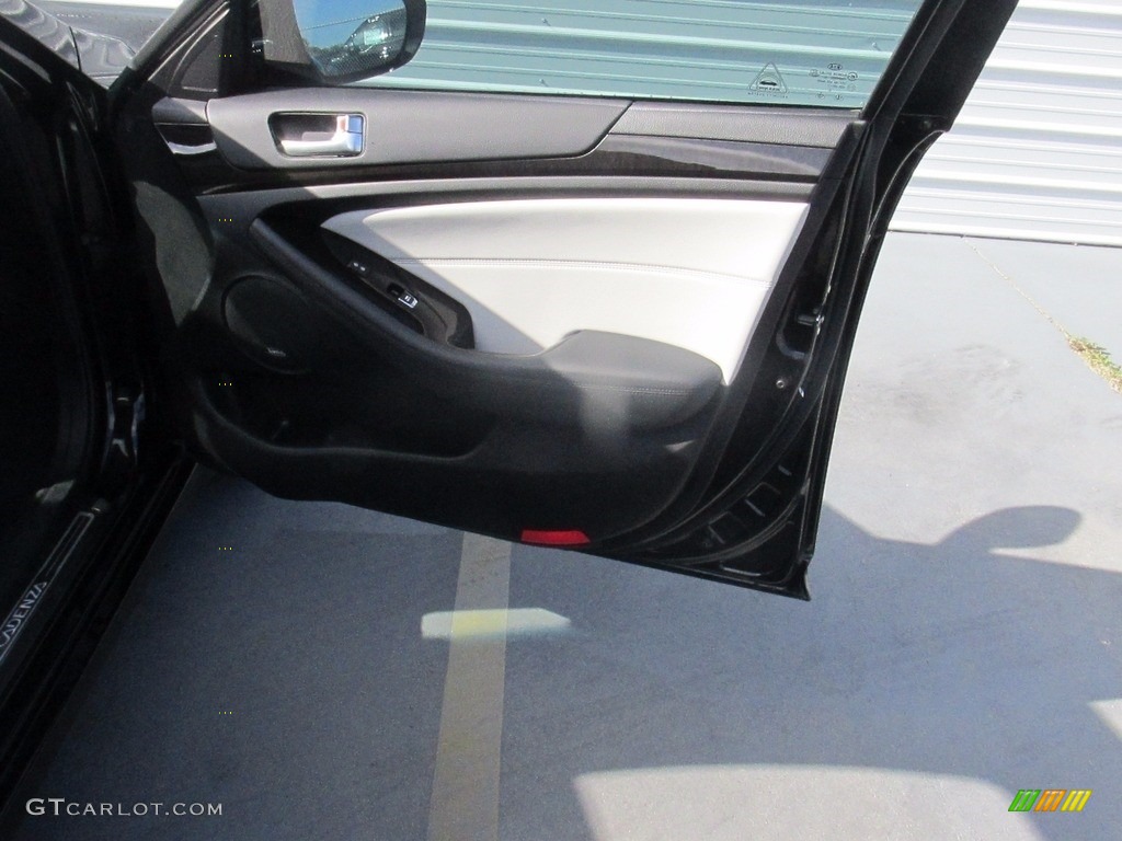 2014 Cadenza Premium - Aurora Black / White photo #20