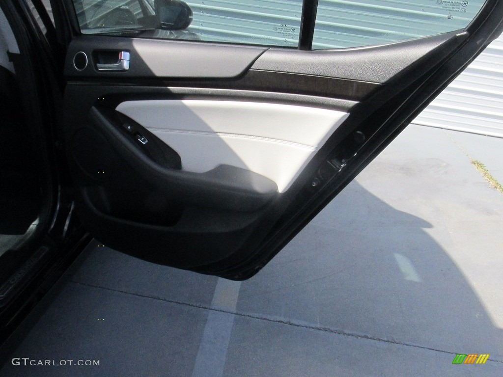 2014 Cadenza Premium - Aurora Black / White photo #24
