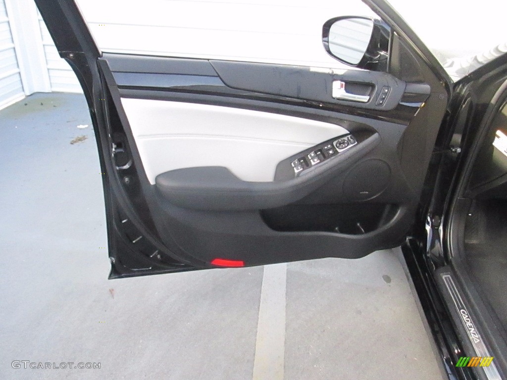 2014 Cadenza Premium - Aurora Black / White photo #28