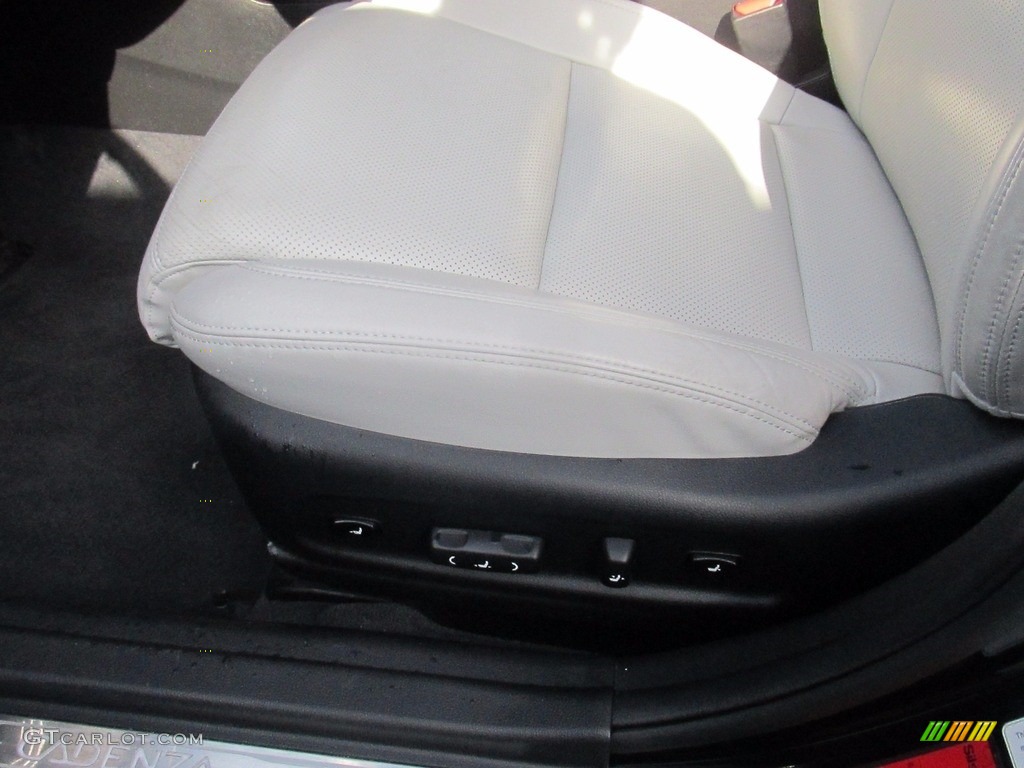 2014 Cadenza Premium - Aurora Black / White photo #32