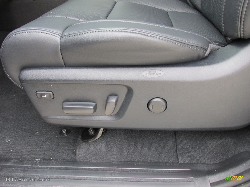2016 Toyota Tundra Platinum CrewMax Front Seat Photos