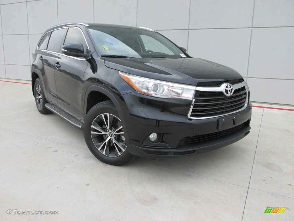 Midnight Black Metallic Toyota Highlander
