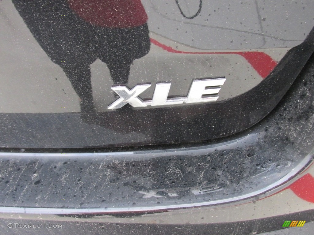 2016 Highlander XLE - Midnight Black Metallic / Black photo #15