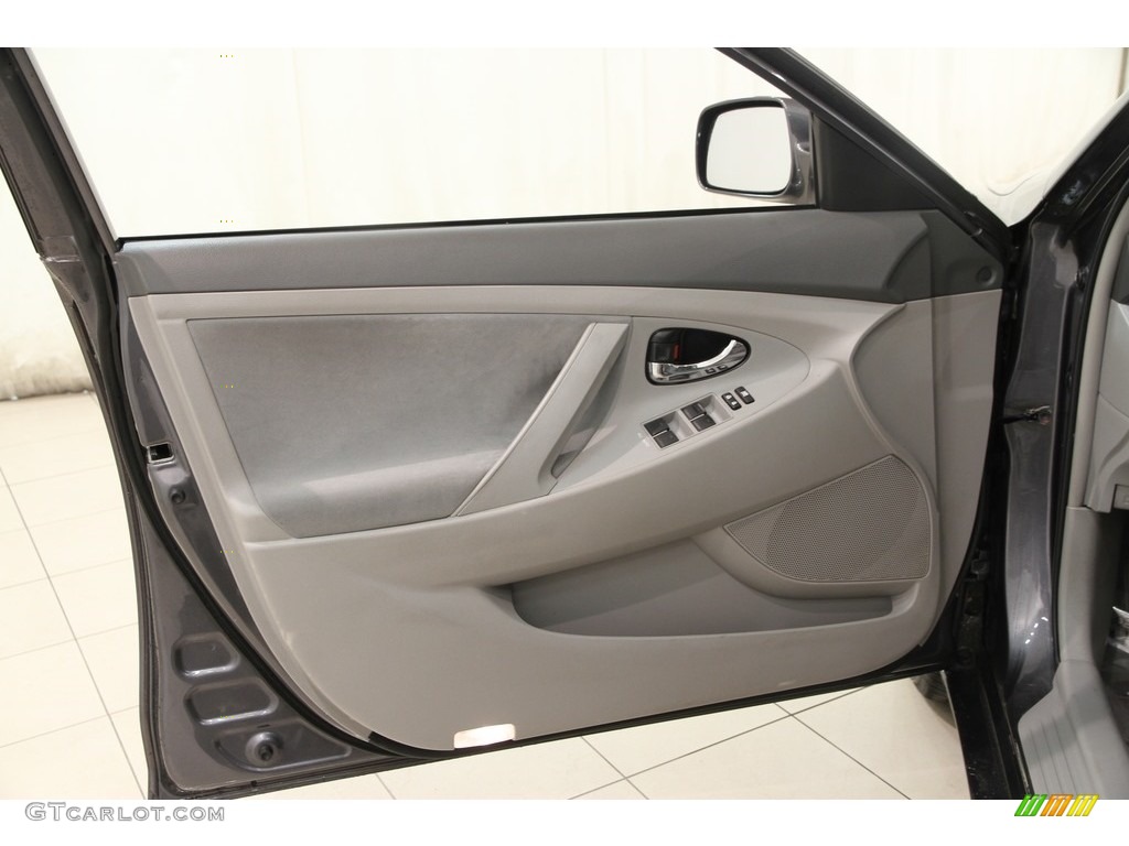2011 Toyota Camry SE Ash Door Panel Photo #111565768