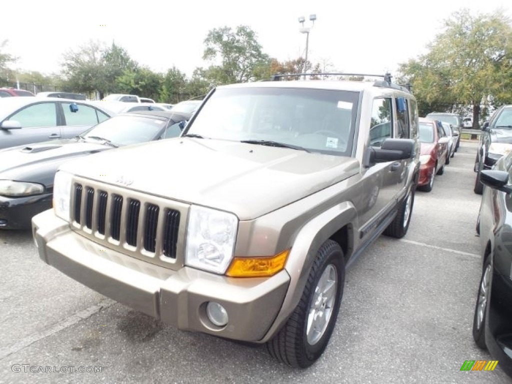 Light Khaki Metallic 2006 Jeep Commander Standard Commander Model Exterior Photo #111567064