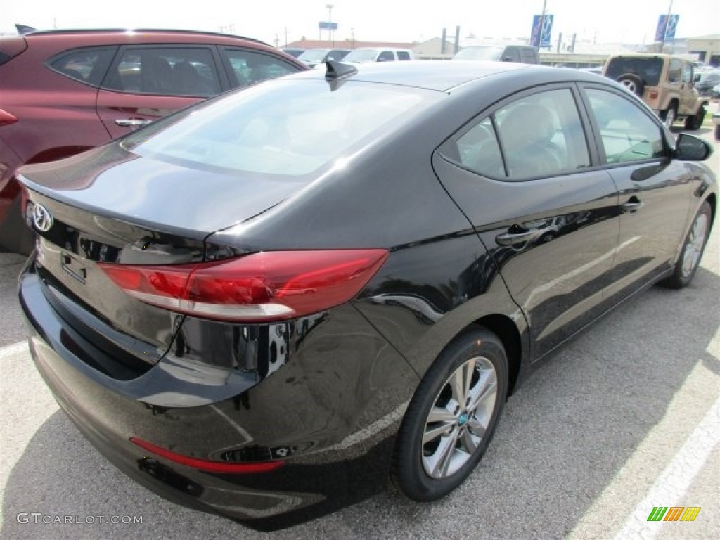 2017 Elantra SE - Black / Gray photo #6