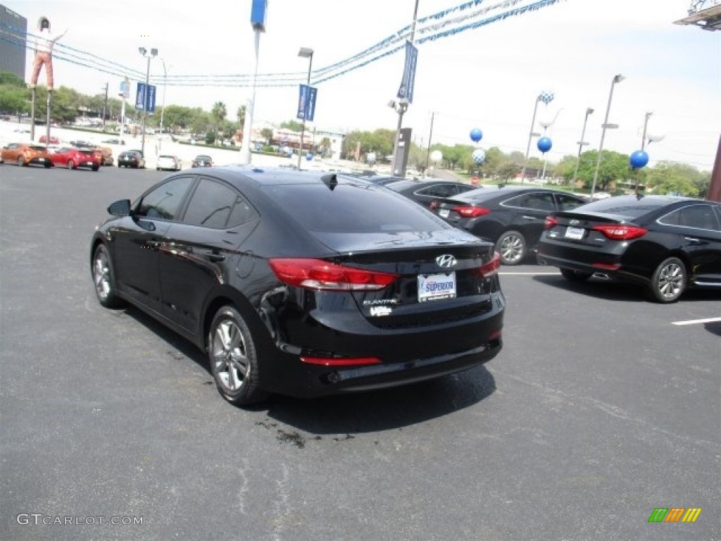 2017 Elantra SE - Black / Beige photo #6
