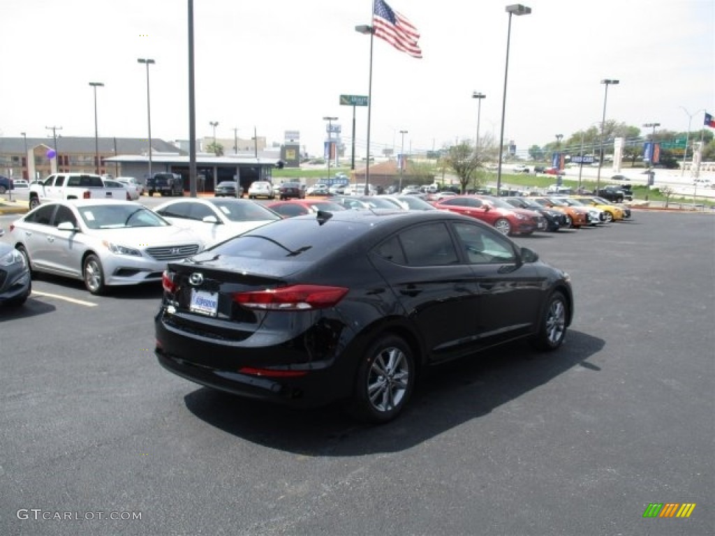 2017 Elantra SE - Black / Beige photo #7