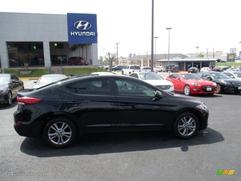 2017 Elantra SE - Black / Beige photo #8
