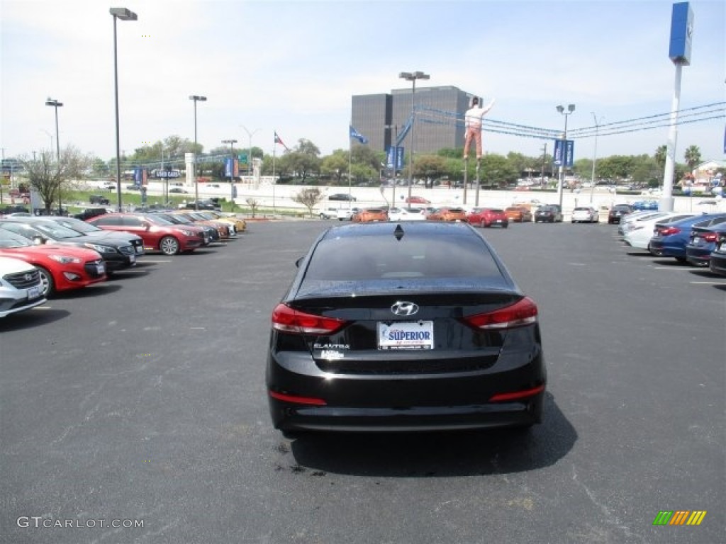 2017 Elantra SE - Black / Gray photo #5