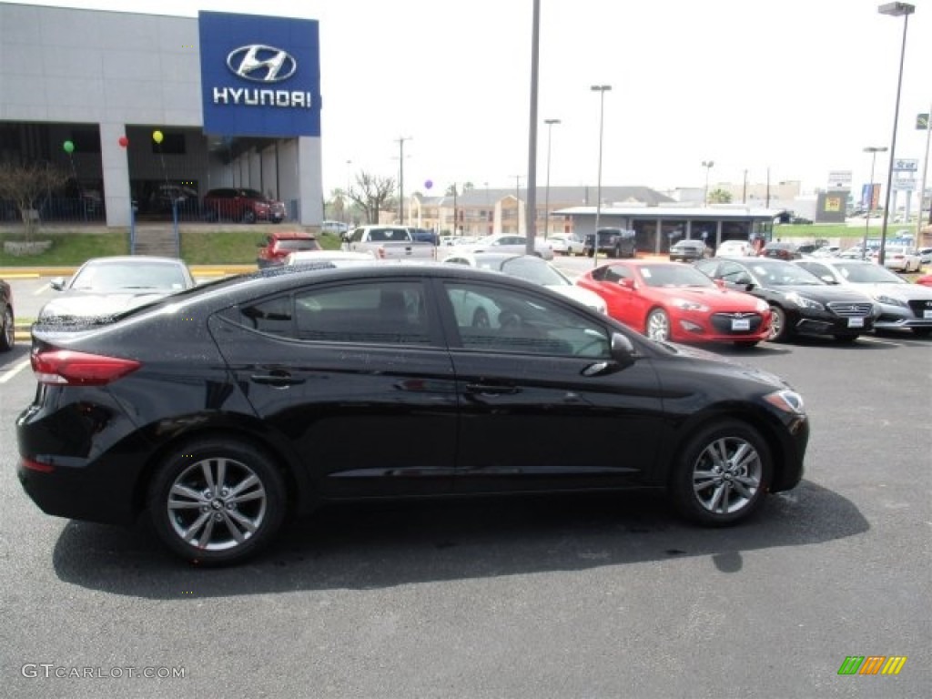 2017 Elantra SE - Black / Gray photo #8
