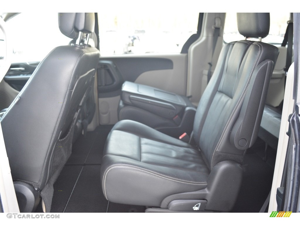 2013 Town & Country Touring - True Blue Pearl / Black/Light Graystone photo #11