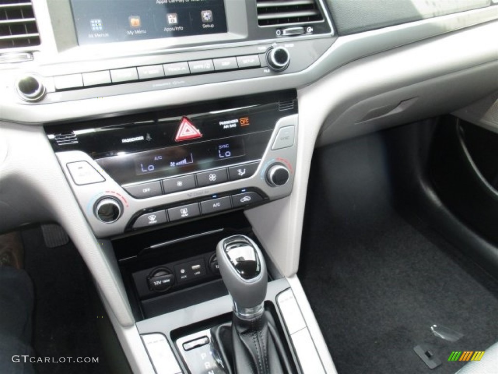 2017 Elantra SE - Black / Gray photo #18
