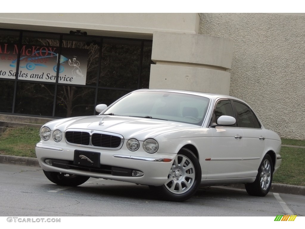 2004 XJ XJ8 - White Onyx / Sand photo #3