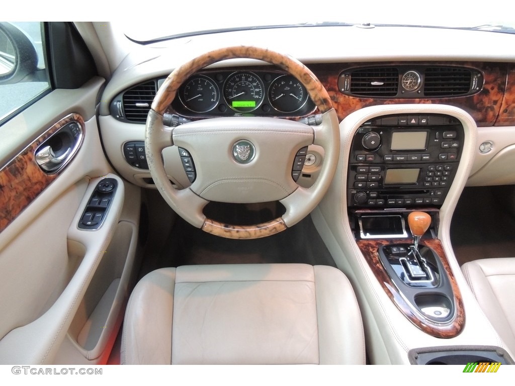 2004 XJ XJ8 - White Onyx / Sand photo #14