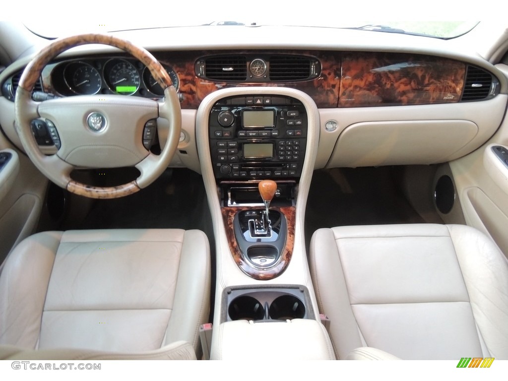 2004 XJ XJ8 - White Onyx / Sand photo #15