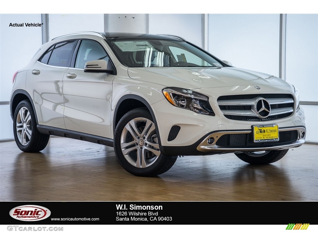 2016 GLA 250 - Cirrus White / Black photo #1