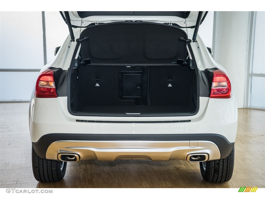 2016 GLA 250 - Cirrus White / Black photo #5