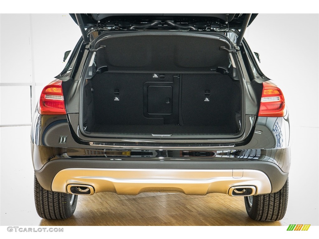 2016 GLA 250 - Night Black / Black photo #5