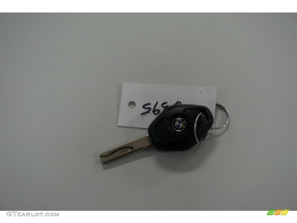 2004 3 Series 330xi Sedan - Alpine White / Black photo #47