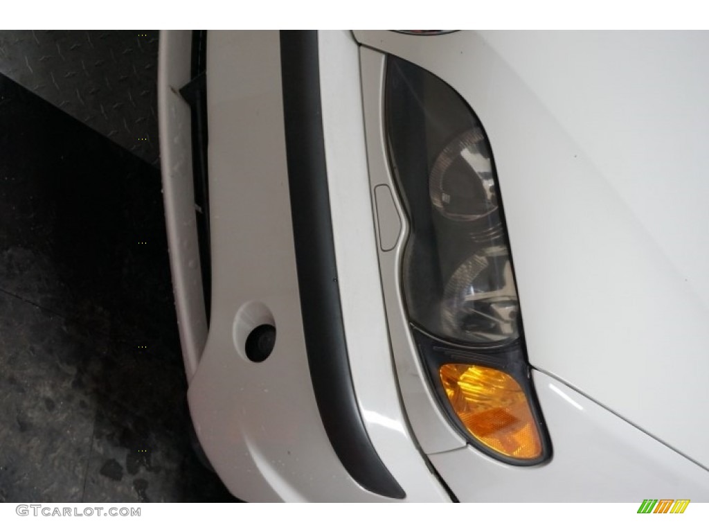 2004 3 Series 330xi Sedan - Alpine White / Black photo #52