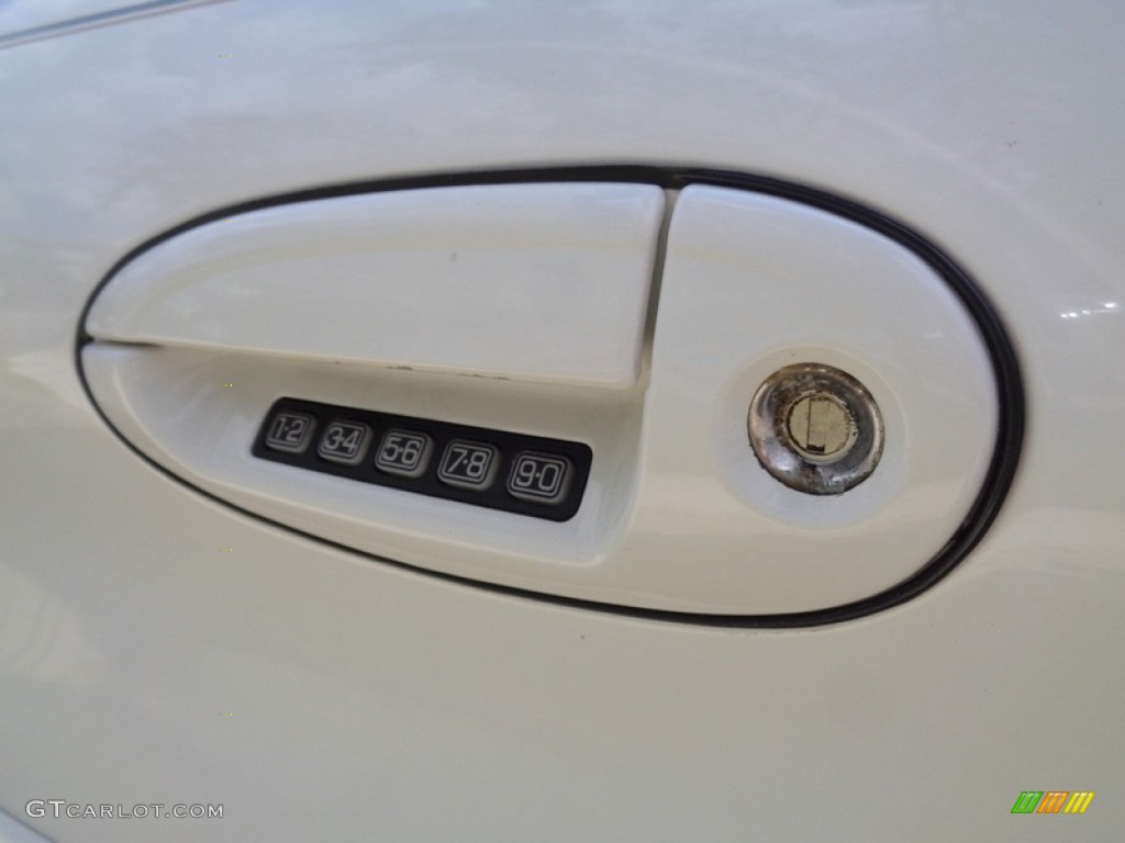 2003 Sable LS Premium Sedan - Vibrant White / Medium Parchment photo #51