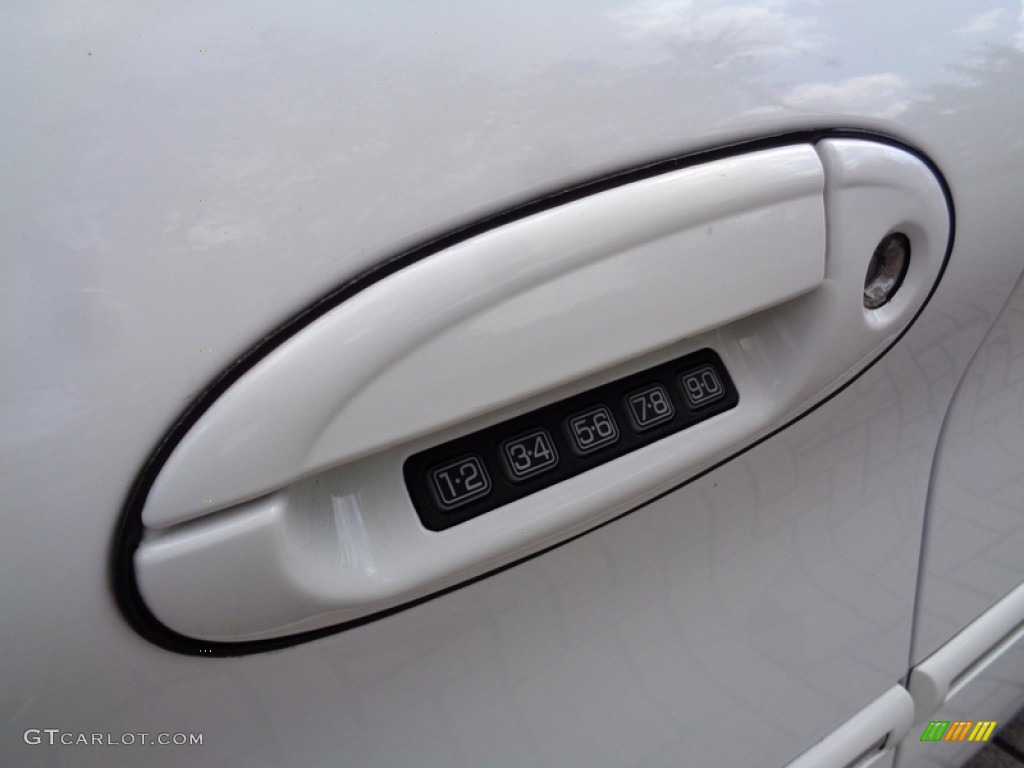 2003 Sable LS Premium Sedan - Vibrant White / Medium Parchment photo #77