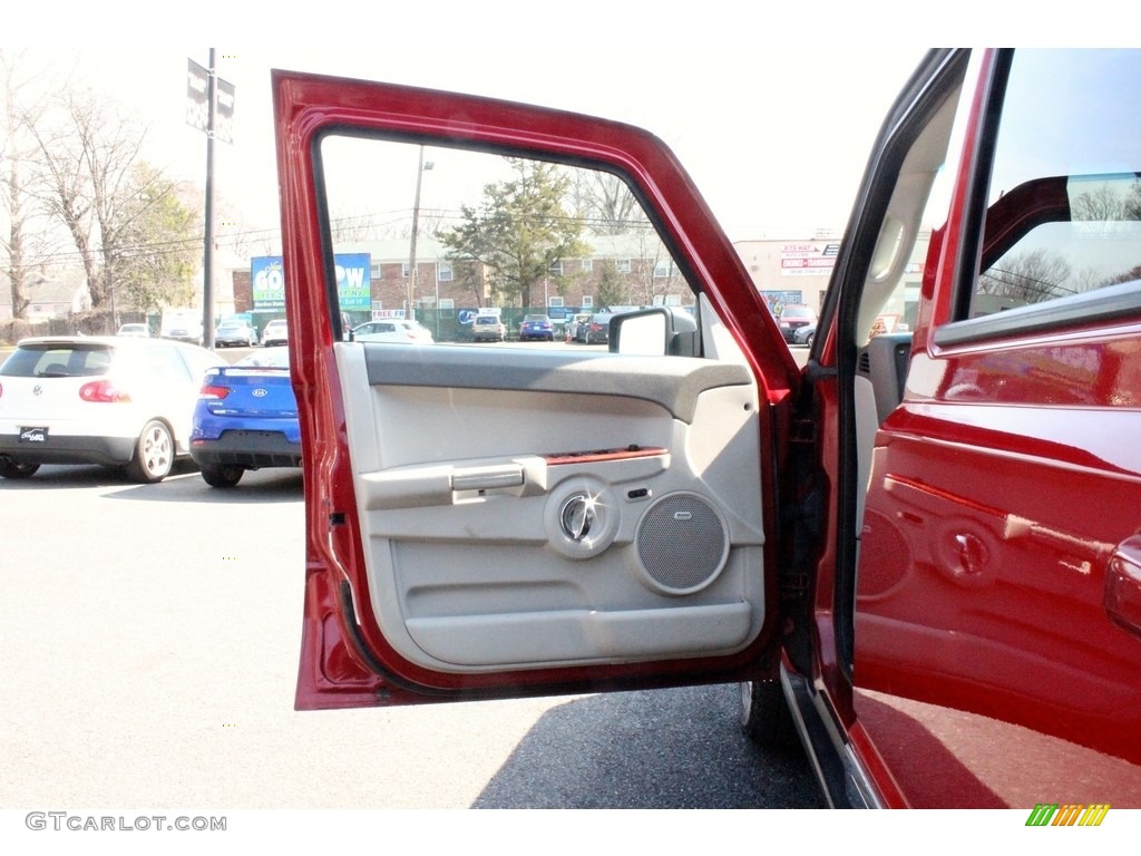 2006 Commander Limited 4x4 - Inferno Red Pearl / Dark Khaki/Light Graystone photo #14