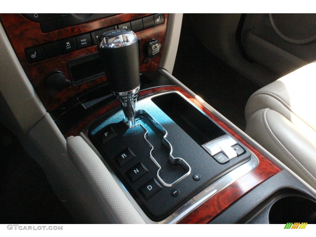 2006 Commander Limited 4x4 - Inferno Red Pearl / Dark Khaki/Light Graystone photo #25