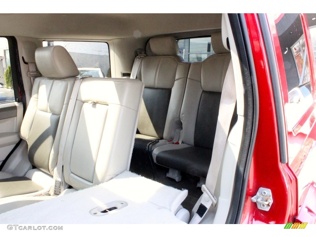 2006 Commander Limited 4x4 - Inferno Red Pearl / Dark Khaki/Light Graystone photo #28