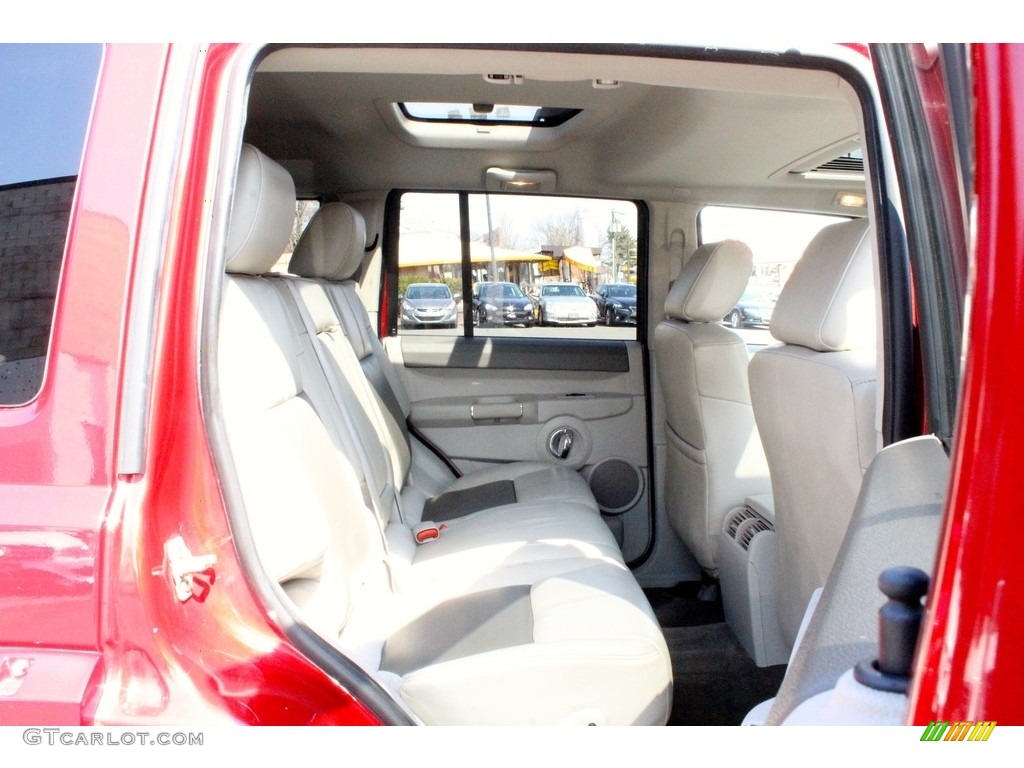 2006 Commander Limited 4x4 - Inferno Red Pearl / Dark Khaki/Light Graystone photo #32