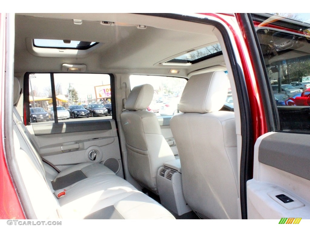 2006 Commander Limited 4x4 - Inferno Red Pearl / Dark Khaki/Light Graystone photo #33