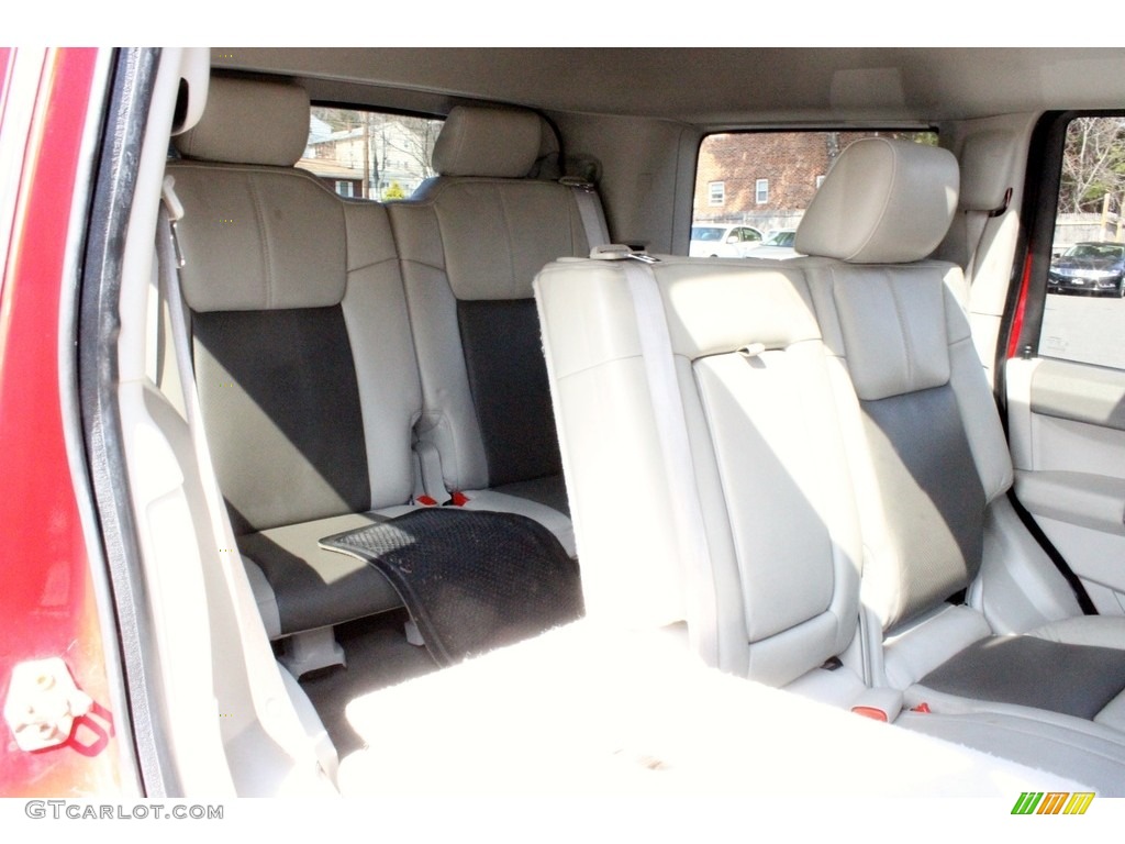 2006 Commander Limited 4x4 - Inferno Red Pearl / Dark Khaki/Light Graystone photo #34