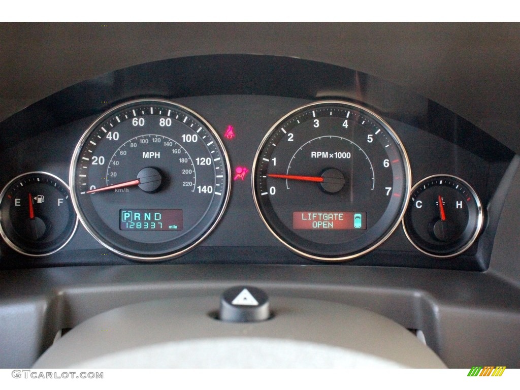 2006 Commander Limited 4x4 - Inferno Red Pearl / Dark Khaki/Light Graystone photo #41