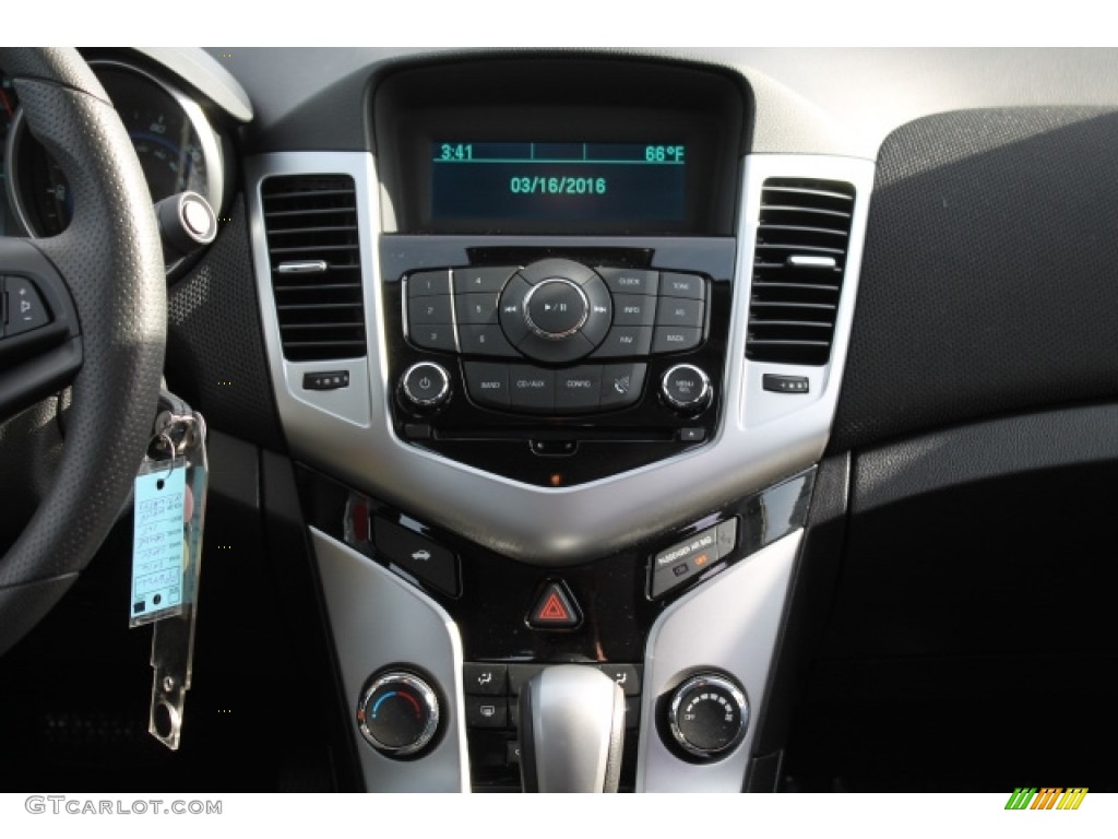 2016 Cruze Limited LT - Summit White / Jet Black photo #12