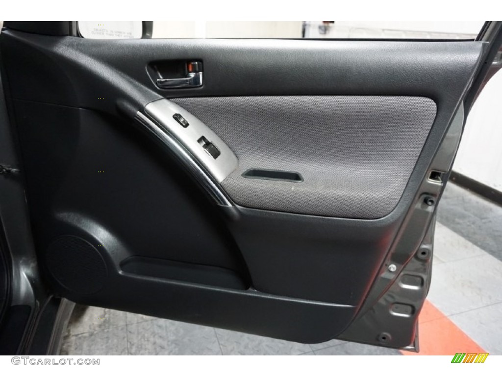 2004 Matrix XR - Phantom Gray / Dark Gray photo #17