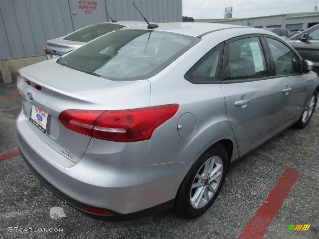 2016 Focus SE Sedan - Ingot Silver / Charcoal Black photo #7