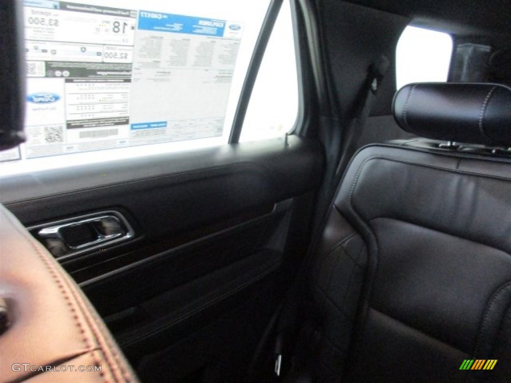 2016 Explorer Platinum 4WD - Shadow Black / Platinum Medium Soft Ceramic Nirvana Leather photo #17