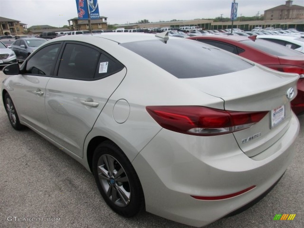 2017 Elantra SE - Beige / Beige photo #4