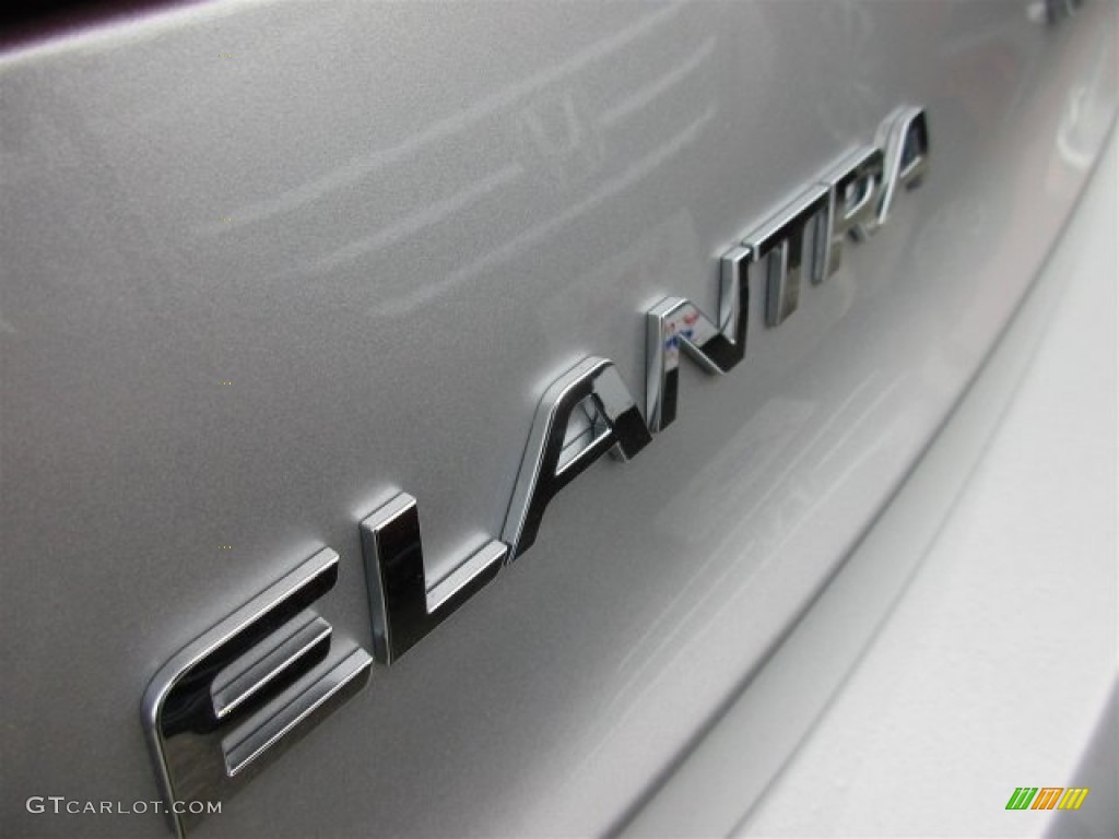 2017 Elantra SE - Silver / Gray photo #5