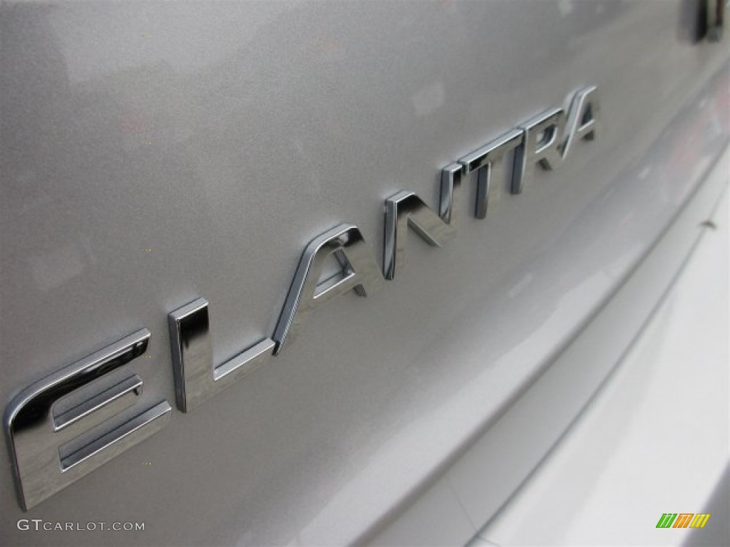 2017 Elantra SE - Silver / Gray photo #5