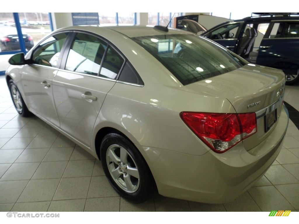 2016 Cruze Limited LT - Champagne Silver Metallic / Medium Titanium photo #2