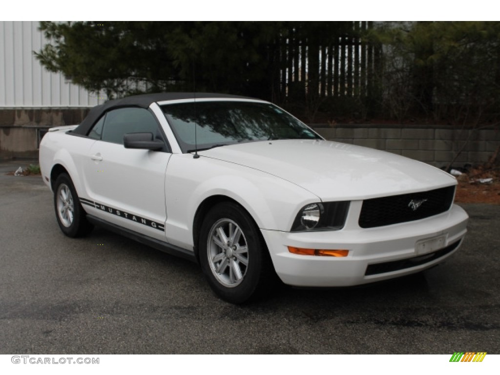 2007 Mustang V6 Deluxe Convertible - Performance White / Dark Charcoal photo #2