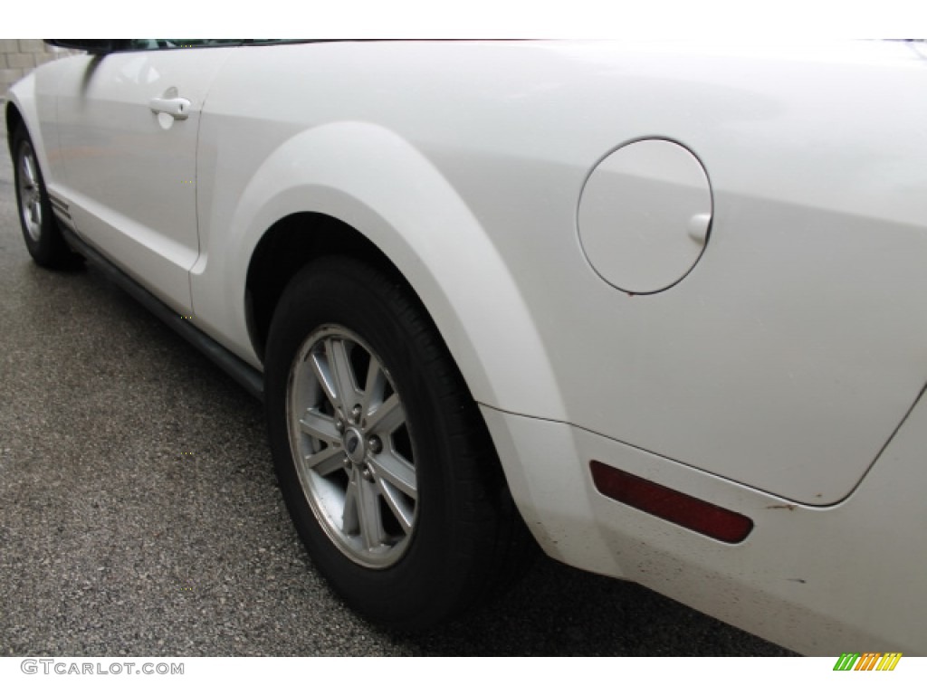 2007 Mustang V6 Deluxe Convertible - Performance White / Dark Charcoal photo #4