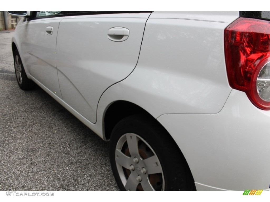 2011 Aveo Aveo5 LT - Summit White / Neutral photo #4
