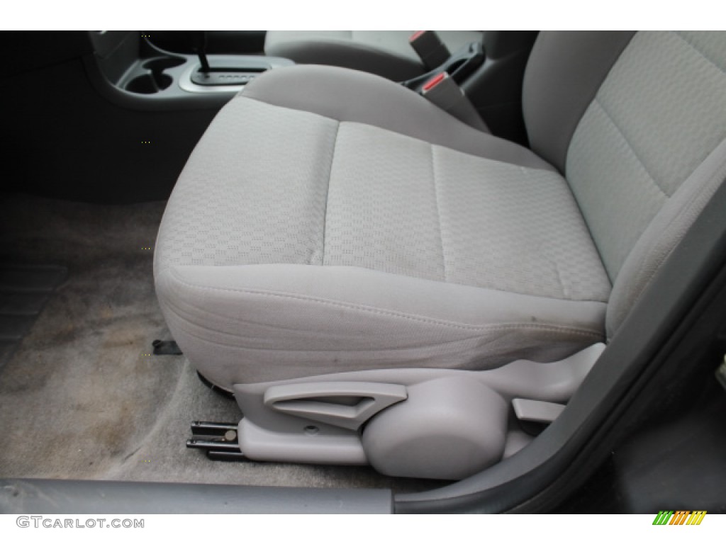 2006 ION 2 Sedan - Storm Gray / Gray photo #16