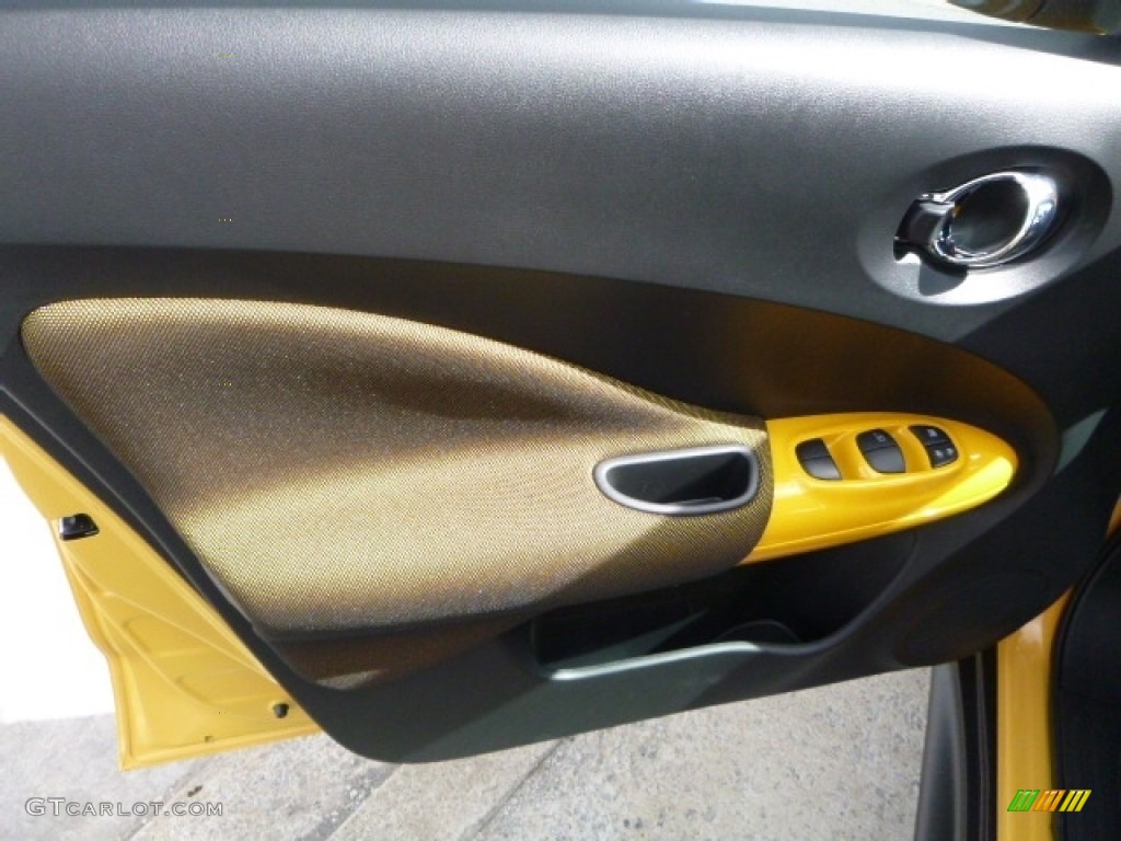 2016 Nissan Juke Stinger Edition AWD Door Panel Photos