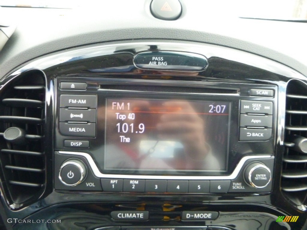 2016 Nissan Juke Stinger Edition AWD Controls Photo #111680828