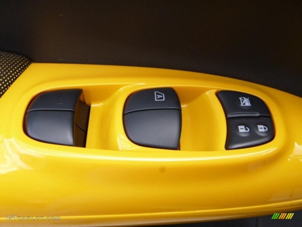 2016 Nissan Juke Stinger Edition AWD Controls Photos