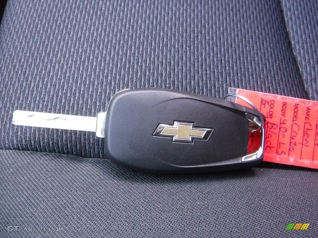 2016 Chevrolet Cruze LS Sedan Keys Photos